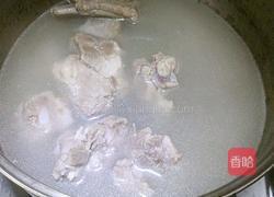 白萝卜排骨汤的做法图解3