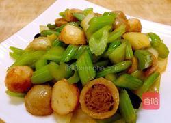 海鲜丸子炒芹菜的做法图解10