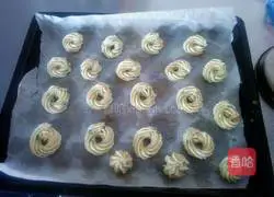 Illustration of how to make scallion cookies 6