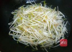 凉拌绿豆芽的做法图解3