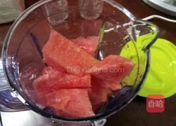 榨西瓜柠檬汁的做法图解3