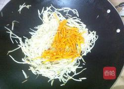红萝卜炒绿豆芽的做法图解6