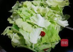 手撕卷心菜炒五花肉的做法图解5