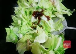 手撕卷心菜炒五花肉的做法图解6