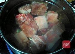 白萝卜薏仁排骨汤的做法图解3
