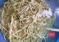 清炒绿豆芽的做法图解1