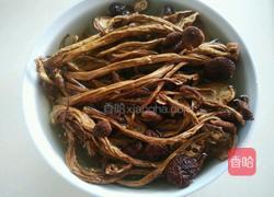 鲜虫草花煲鸡汤的做法图解1