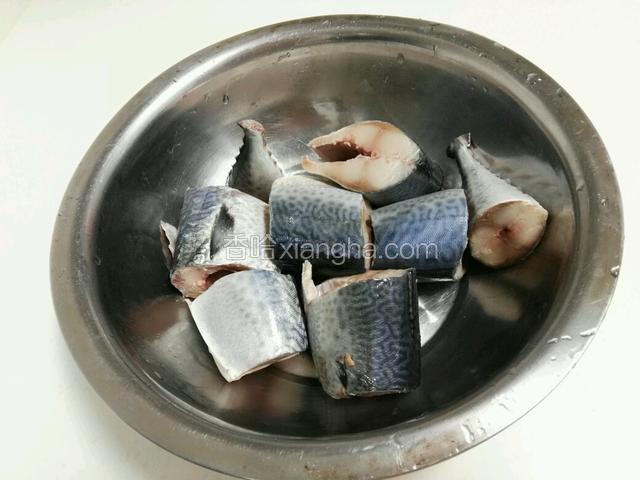 鲅鱼一定把里面脊背上的血洗干净