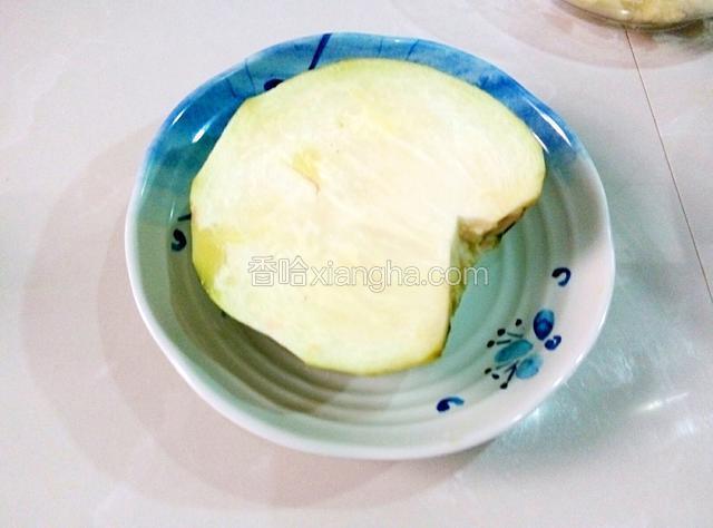 圆茄子半个，去了皮的，
