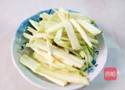 绿豆芽炒茄条的做法图解3