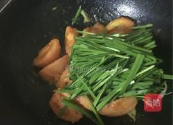 西红柿炒韭菜的做法图解4