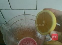 鲜榨西瓜柠檬汁的做法图解4