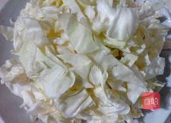 卷心菜炖粉条的做法图解1