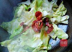 卷心菜炒腊肠的做法图解9