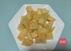 哈密瓜奶昔的做法图解2