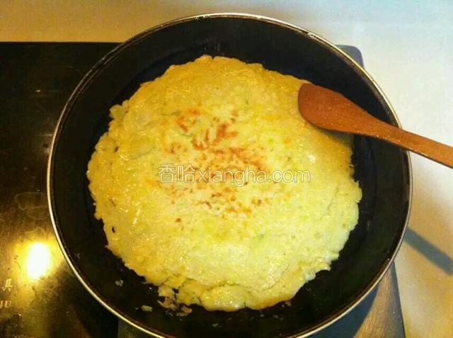 煎好一面翻另外一面煎熟就好了