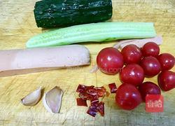 圣女果炝拌二丁的做法图解1