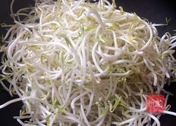 爆炒酸辣绿豆芽的做法图解4
