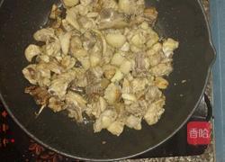 嫩姜炒鸡的做法图解3