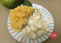 银耳百合莲子糖水的做法图解1