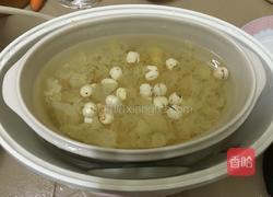 银耳百合莲子糖水的做法图解5