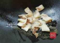 五花肉炒卷心菜的做法图解5