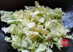 五花肉炒卷心菜的做法图解8