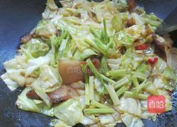 五花肉炒卷心菜的做法图解10