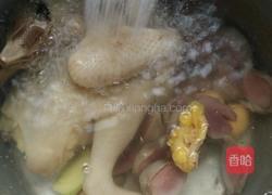 当归人参老母鸡汤的做法图解2