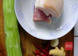 泡椒莴笋炒肉片的做法图解1