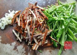 辣椒豆干炒肉的做法图解2