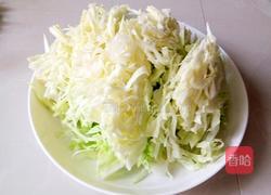 卷心菜炒香菇的做法图解1