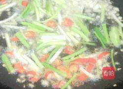 炝炒卷心菜的做法图解2