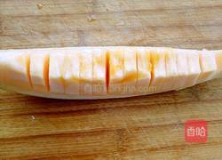 哈密瓜果盘的做法图解4