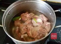 白萝卜排骨汤的做法图解3