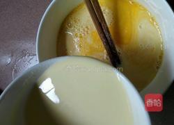 奶香玉米汁蒸蛋的做法图解4