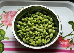 青豆肉丁的做法图解1