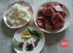 白萝卜炖排骨的做法图解1