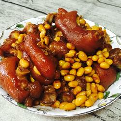 酥烂黄豆炖猪蹄的做法[图]