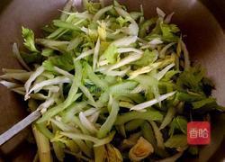 鸡蛋西芹小炒的做法图解5