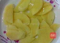 彩椒炒土豆片的做法图解1