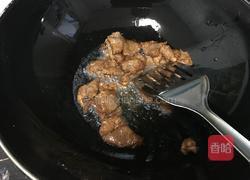 青椒面筋炒肉片的做法图解3