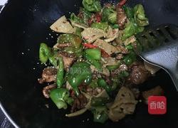 青椒面筋炒肉片的做法图解6