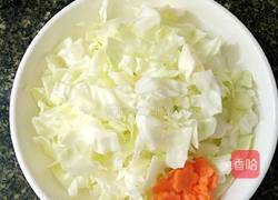 卷心菜炒虾仁的做法图解1