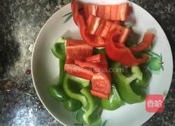 彩椒炒肥肠的做法图解1