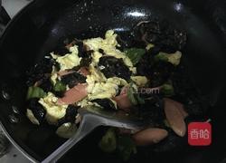 鸡蛋火腿炒木耳的做法图解5