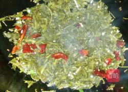 酸菜炒面皮的做法图解3