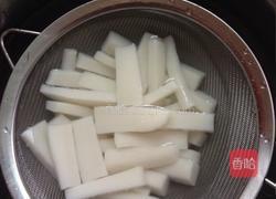 卷心菜炒年糕的做法图解3