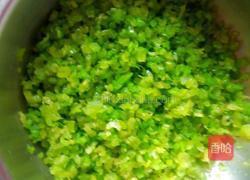 芹菜猪肉包子的做法图解2