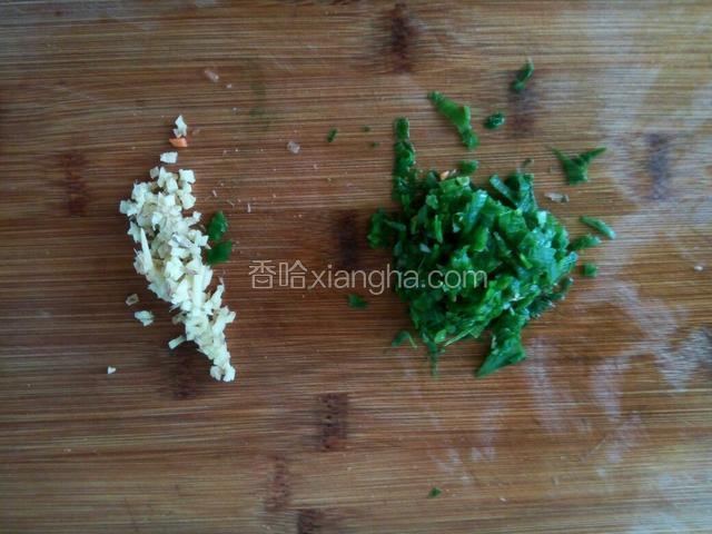 葱姜切成沫